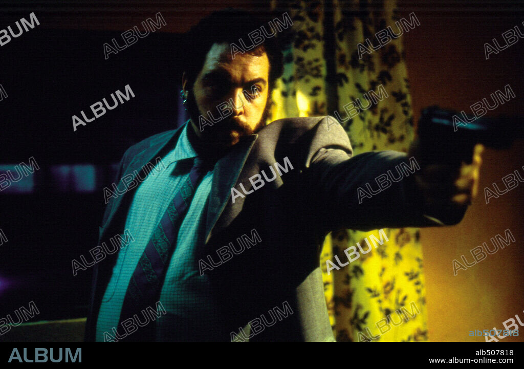 NORMAN SOTOLONGO en NICOTINA, 2003, dirigida por HUGO RODRIGUEZ. Copyright ALTAVISTA FILMS/CACEROLA FILMS/VIDEOCINE/FIDECINE/CINEMAGOTI.
