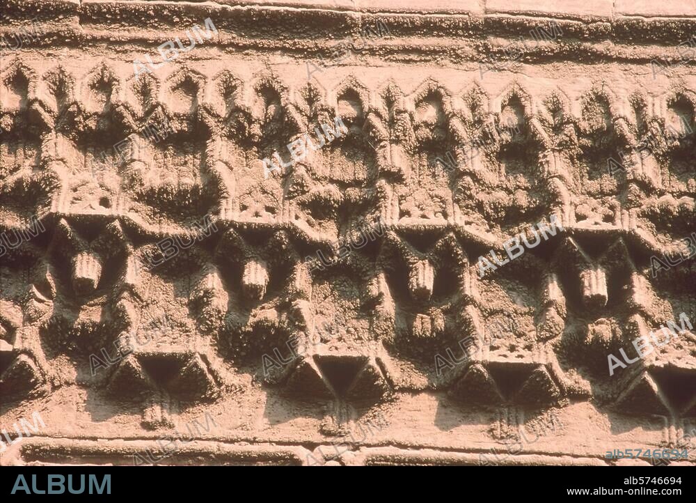 Ökologie:. Luftverschmutzung. Folgen der Luftverschmutzung und Erosion an einem Gebäude in Alt-Kairo (Ägypten). Foto, um 1995.