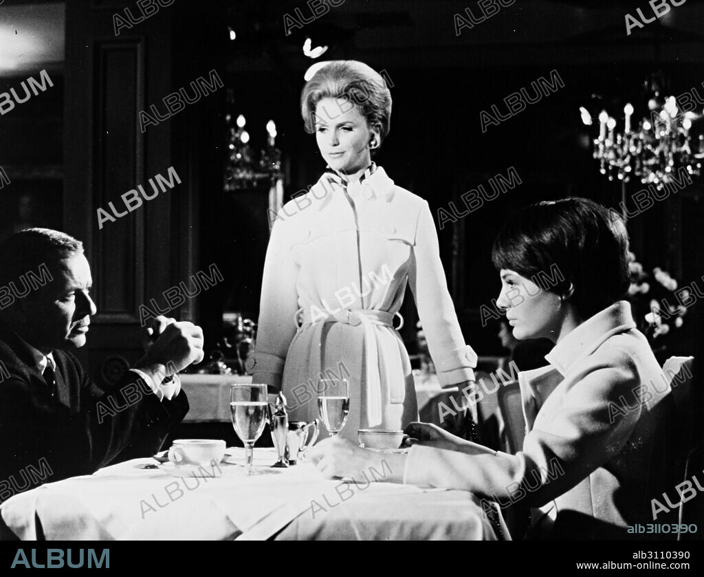 FRANK SINATRA, JACQUELINE BISSET and LEE REMICK in THE DETECTIVE, 1968, directed by GORDON DOUGLAS. Copyright ARCOLA PICTURES.