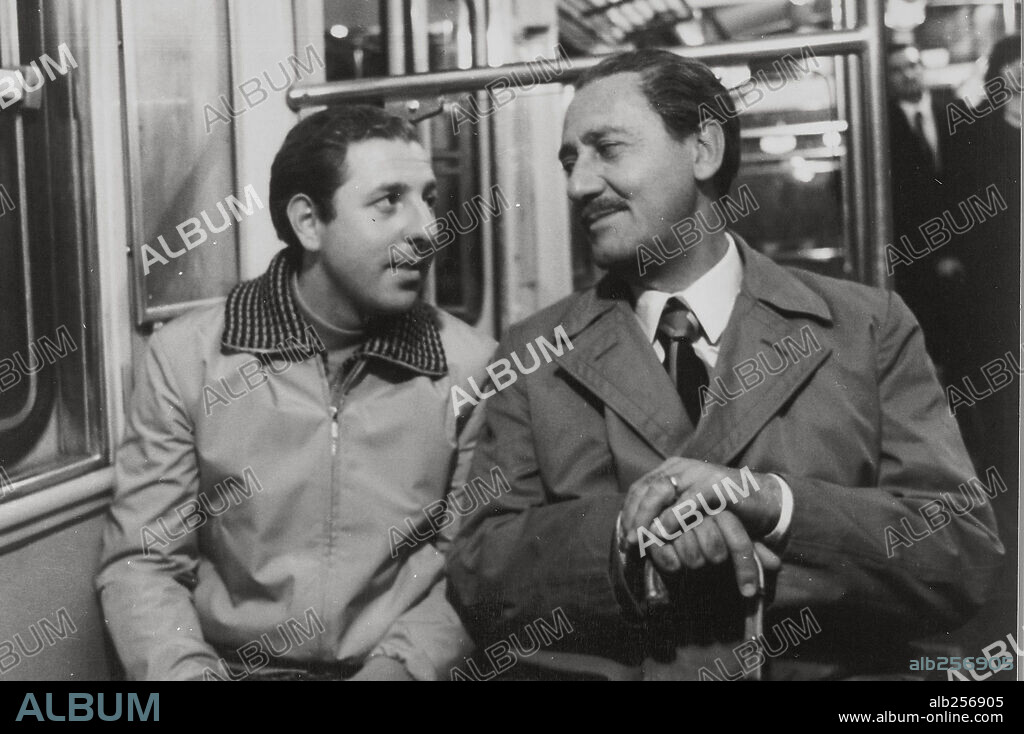 ALBERTO SORDI y VINCENZO CROCITTI en BURGUES PEQUEÑO, MUY PEQUEÑO, UN, 1977 (UN BORGHESE PICCOLO PICCOLO), dirigida por MARIO MONICELLI. Copyright AURO CINEMATOGRAFICA.