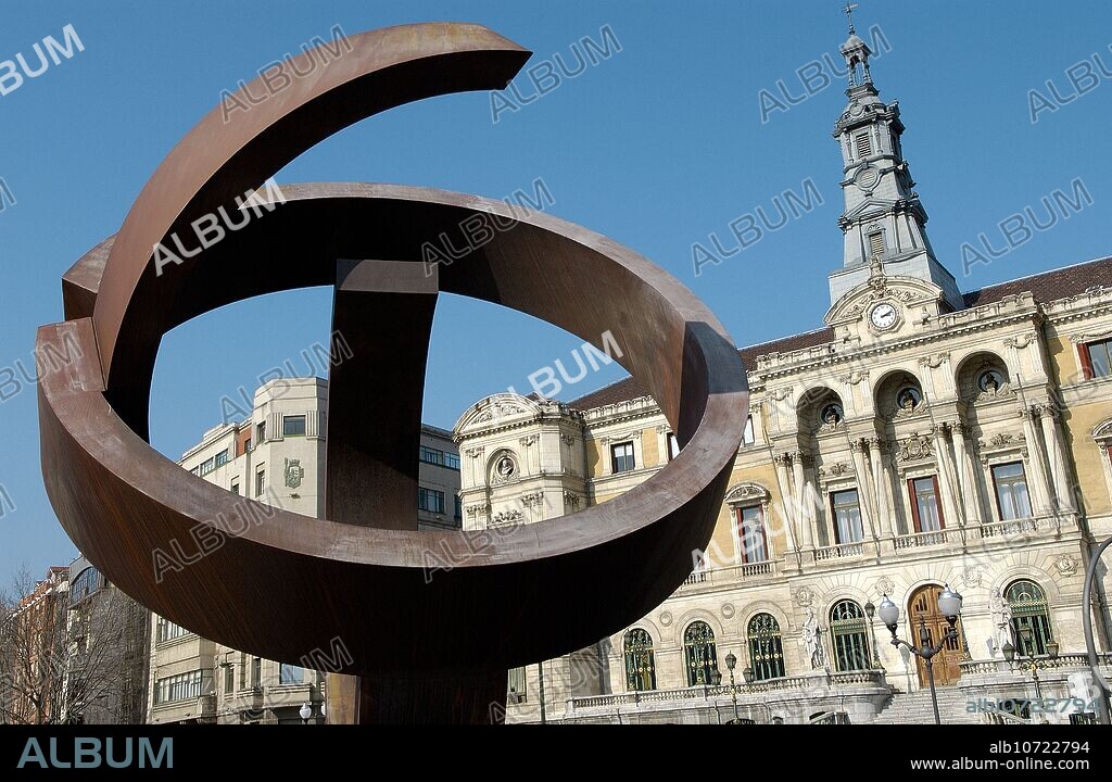 ´Variante ovoide de la desocupación de la esfera´, sculpture by Jorge Oteiza. City Hall. Bilbao. Bizkaia. Euskadi. Spain.