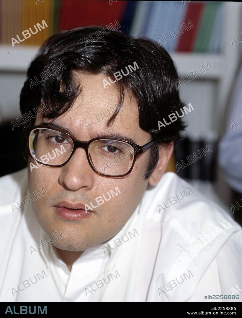 PRADA , JUAN MANUEL DE. ESCRITOR ESPAÑOL. FOTOGRAFIA DEL AÑO 1998.