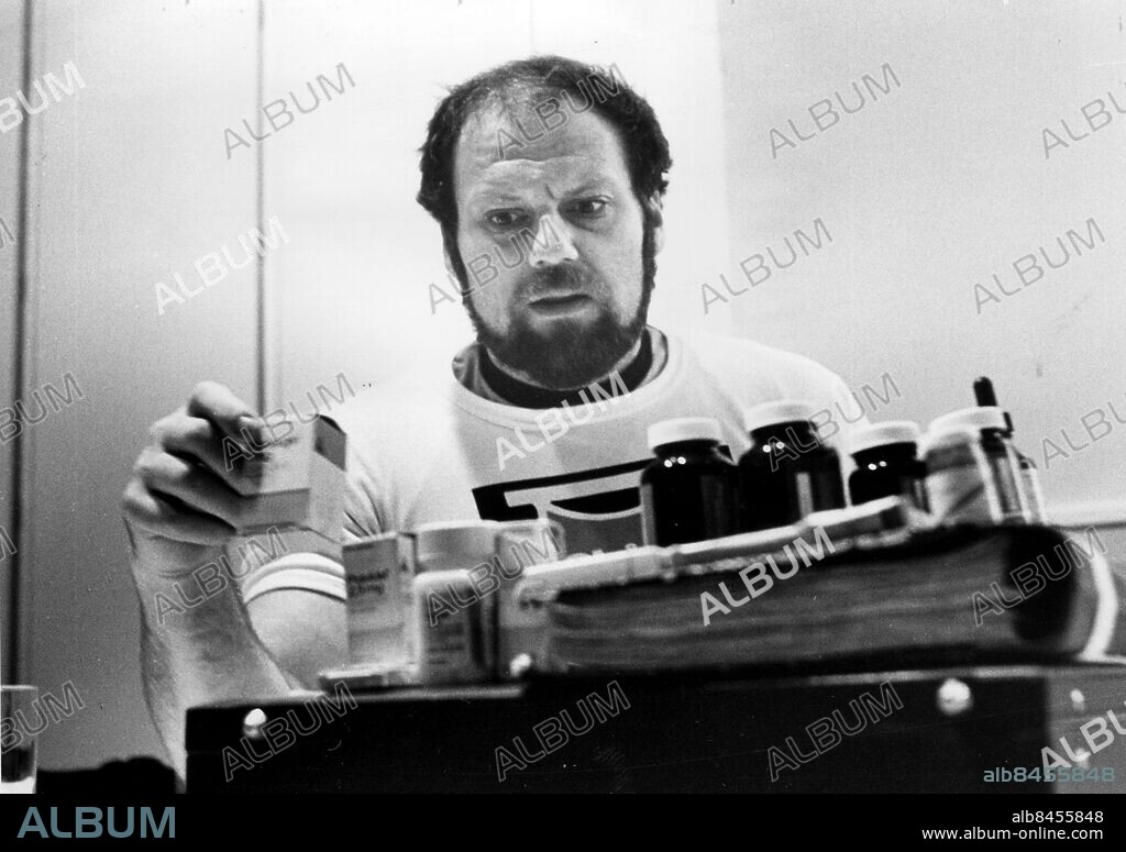 Friidrottaren diskuskastaren Ricky Bruch / piller pillerburkar läkemedel /. villa att anabola steroider skall släppas fria. Bruch Ricky friidrott Sit /. Idrott Doping / Hälso & Sjukvård Anabola steroider 1984. (c) Sydsvenskan / IBL.