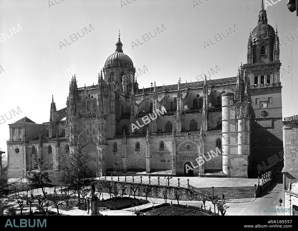 CATEDRAL NUEVA DE SALAMANCA - FOTOGRAFIA EN BLANCO Y NEGRO - AÑOS 60.