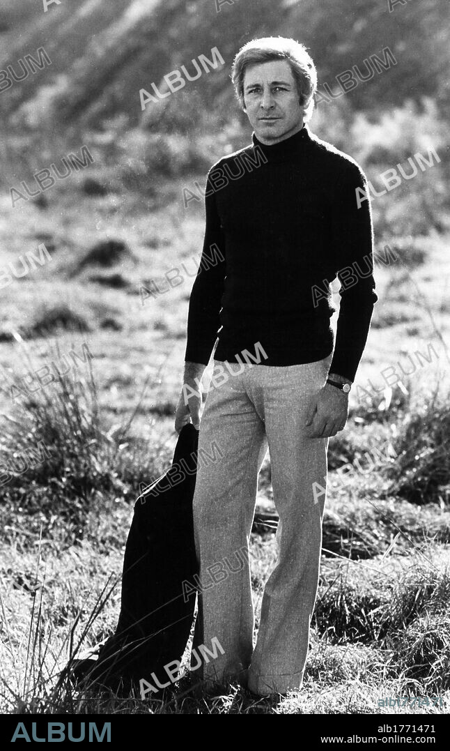 Ugo Pagliai posing. The Italian actor and voice actor Ugo Pagliai posing with a jacket in his hand. 1970s.