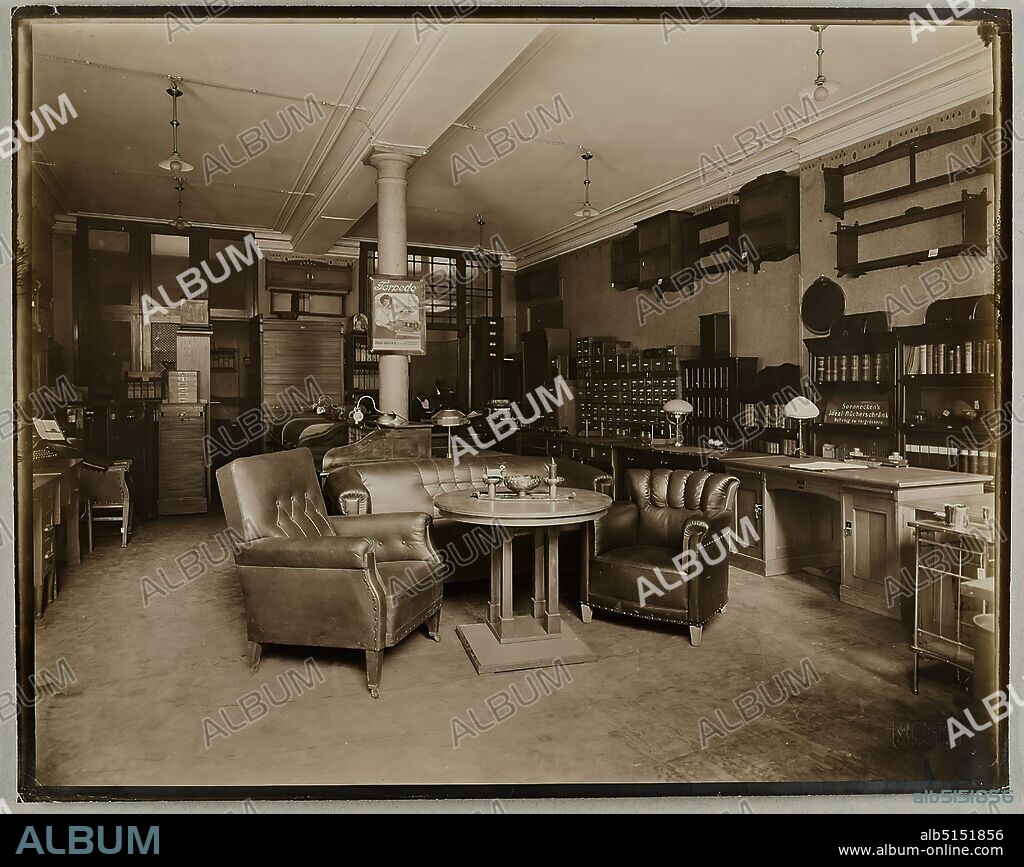 Heinrich Hamann, Atelier J. Hamann, Johann Hinrich W. Hamann, Firma Schacht & Westerich - Neuer Laden für Kontormöbel, silver gelatin paper, black and white positive process, Total: Height: 23,90 cm; Width: 30,10 cm, Dry stamp, J. HAMANN, Hamburg, titled and dated: verso: handwritten in lead: No. 18, Hamburg 1912, Fa. Schacht & Westerich, Neuer Laden für Kontormöbel, Atelier für Photographie aller Art awarded Hamburg 1898, J. Hamann, Hamburg 36, Holstenplatz, 14, in typewriter font: Copyright by; All film and reproduction rights reserved! reporting photography, furniture and household goods, store, store, armchair, armchair, Hamburg.