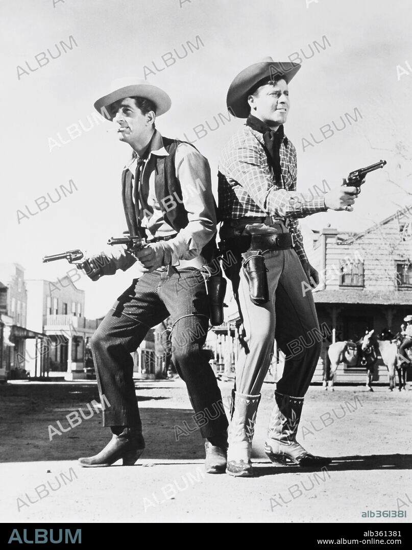 DEAN MARTIN and JERRY LEWIS in PARDNERS, 1956, directed by NORMAN TAUROG. Copyright PARAMOUNT PICTURES.
