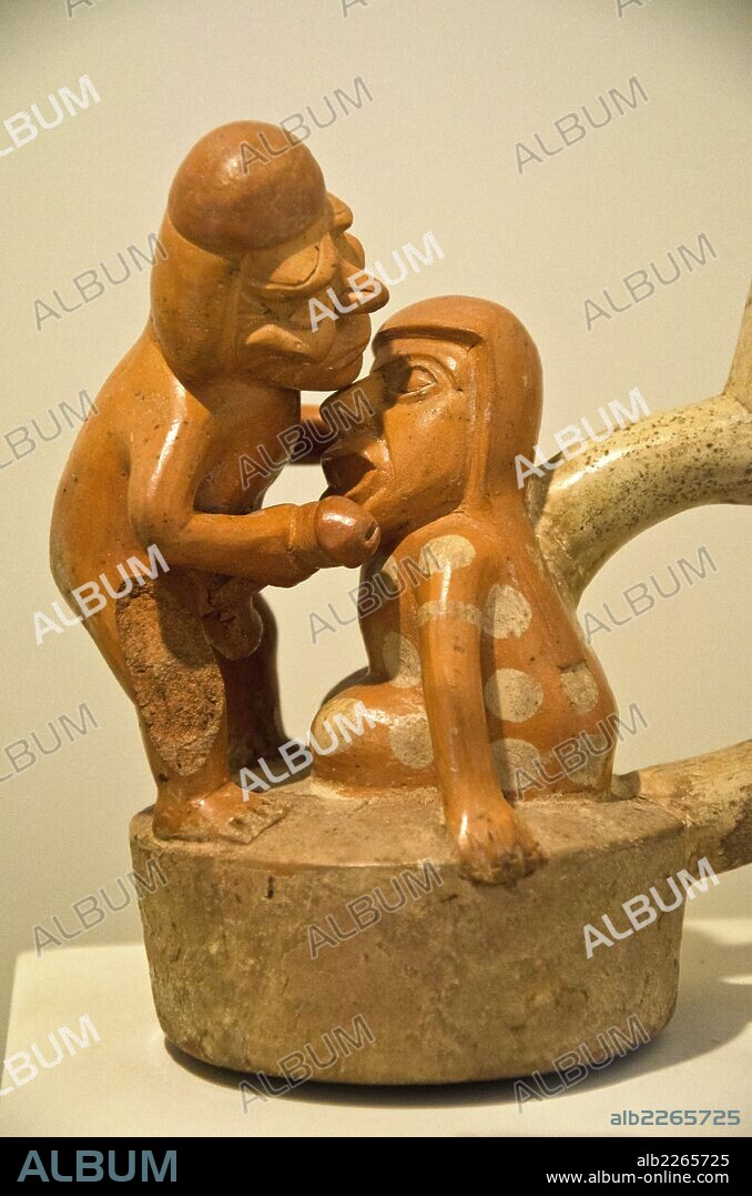Ceramic vessel, erotic art Moche culture 100 AC-800 AC Perú.