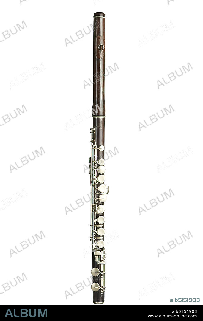 Rudall Carte & Co, flute, rosewood, silver plated, total (head joint: 234 mm; middle joint: 293; foot joint: 128 mm; mouth hole nearly round: diameter: ca. 12.5 mm): Length: 655 mm (total length); length: 578 mm (sounding length), stamp engraving: middle piece, head piece: middle piece: Rudall Carte & Co, Berners Street, Oxford Street, London, No. 2069; stamp on head piece indecipherable, wind instruments.