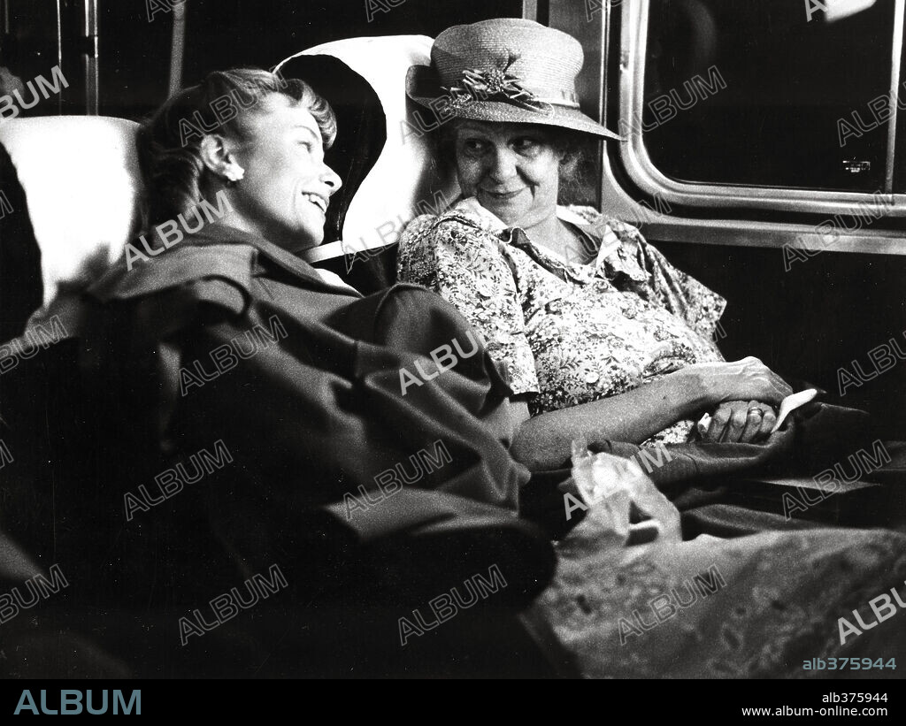 GERALDINE PAGE and REBECCA DE MORNAY in THE TRIP TO BOUNTIFUL, 1985, directed by MASTERSON, PETER. Copyright ISLAND PICTURES.