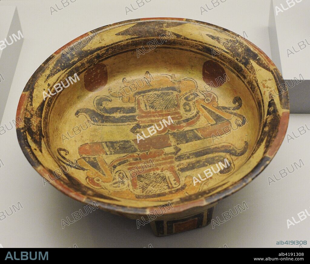 Plato trípode. Cerámica pintada. Maya Salúa. Clásico Tardío (600-900 d. C.). El Salvador. Museo de América. Madrid. España.