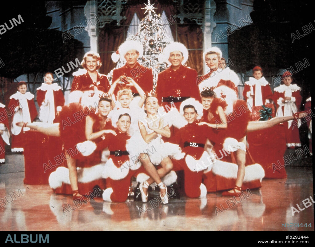 ROSEMARY CLOONEY, BING CROSBY, VERA ELLEN and DANNY KAYE. BING CROSBY, DANNY KAYE, ROSEMARY CLOONEY and VERA-ELLEN in WHITE CHRISTMAS, 1954, directed by MICHAEL CURTIZ. Copyright PARAMOUNT PICTURES.