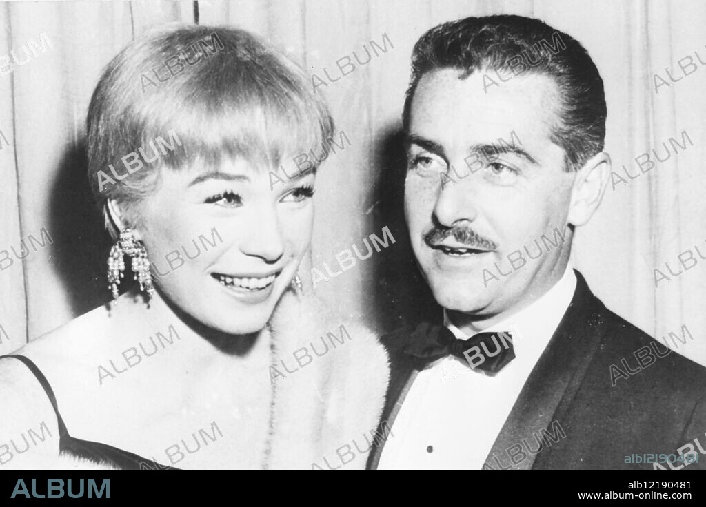 SHIRLEY MACLAINE AND STEVE PARKER IN LAS VEGAS /. 23 OCTOBER 1961.