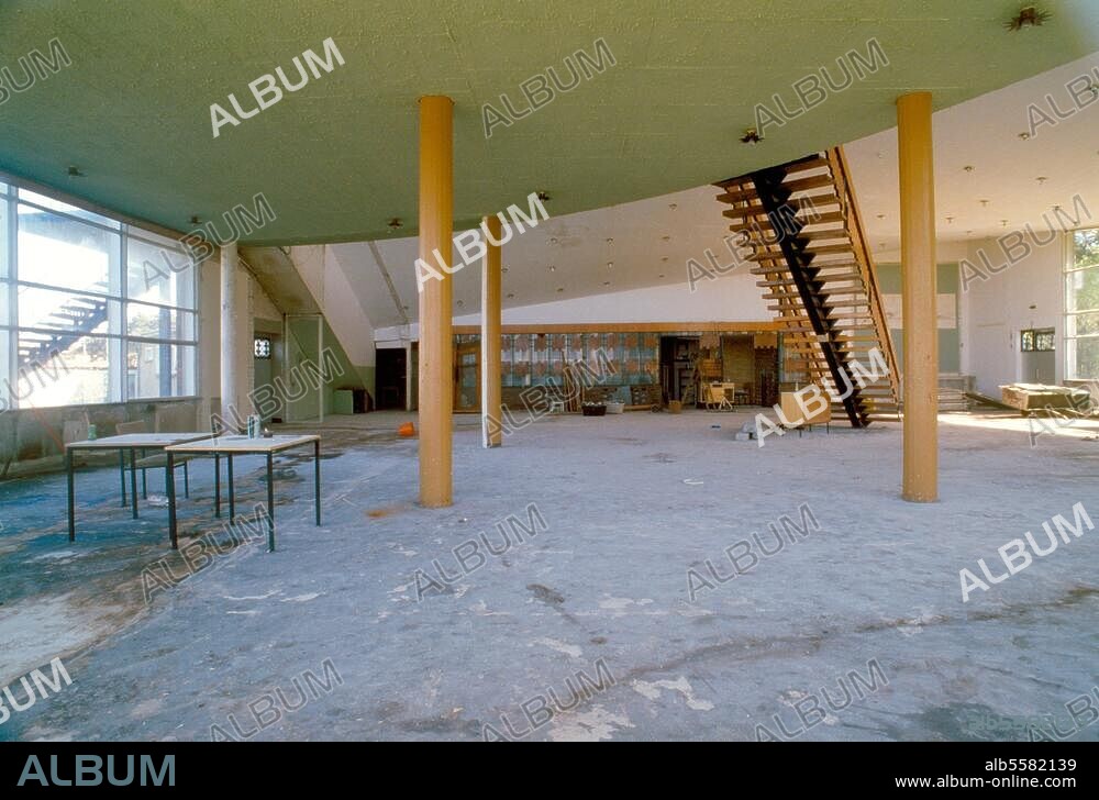 Glowe (Insel Rügen, Mecklenburg-Vorpommern), Ostseeperle. (Betonschalenbau; erbaut 1966; Architekt: Ulrich Müther). Innenansicht. Foto (Florian Monheim).