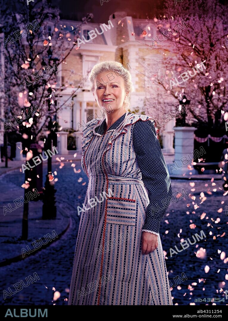 JULIE WALTERS in MARY POPPINS RETURNS, 2018, directed by ROB MARSHALL. Copyright LUCAMAR PRODUCTIONS/MARC PLATT PRODUCTIONS/WALT DISNEY.