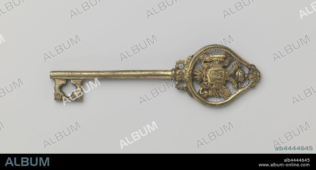 Chamberlain key, whose grip carries the Austrian coat of arms, a double-headed and crowned eagle with a sword and apple. The eagle has a Maltheser cross on the chest and a shield with the letters F.I. The beard has a cloverleaf-shaped opening., c. 1800 - c. 1900, copper (metal), gilding, l 18.1 cm × w 5.4 cm.