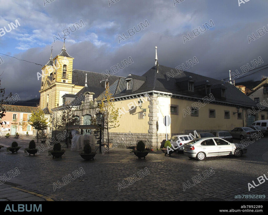 PLAZA DE LOS DOLORES IGLESIA DE NUESTRA SEÑORA DE LOS DOLORES Y EL MERCADO MUNICIPAL - FOTO AÑO 2010.