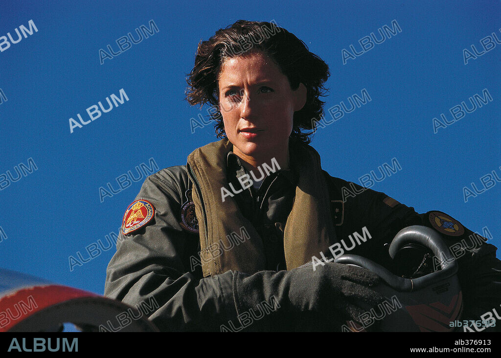 MONICA VAN CAMPEN in ALAS ROTAS, 2002, directed by CARLOS GIL. Copyright PCM/DEAPLANETA.