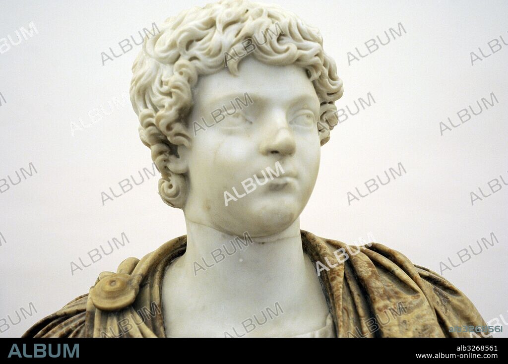Busto de Caracalla de joven (188-217). Emperador romano de 211-217. Dinastía de los Severos.196-204 d.C. Busto moderno de alabastro. Galería de los emperadores. Museo Arqueológico Nacional. Nápoles. Italia.