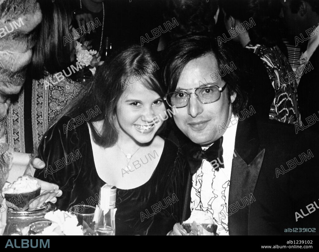 LINDA BLAIR und WILLIAM FRIEDKIN in DER EXORZIST - DIRECTOR'S CUT, 1973 (THE EXORCIST), unter der Regie von WILLIAM FRIEDKIN. Copyright Warner Bros./Hoya Productions. The 31th Annual Golden Globe Awards.