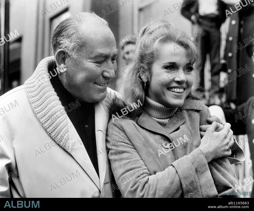 HAL B. WALLIS and JANE FONDA in BAREFOOT IN THE PARK, 1967, directed by GENE SAKS. Copyright PARAMOUNT PICTURES.