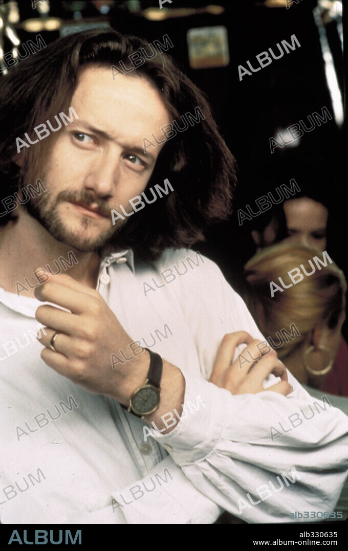 ARCADI LEVIN en HOLA, ¿ESTAS SOLA?, 1995, dirigida por ICIAR BOLLAIN. Copyright FERNANDO COLOMO P.C. Y LA IGUANA / MARTINEZ, DANIEL.