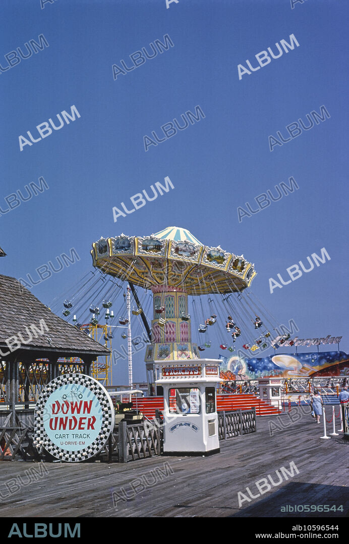 Mariner's Landing Pier, Wildwood, New Jersey, USA, John Margolies Roadside America Photograph Archive, 1978.