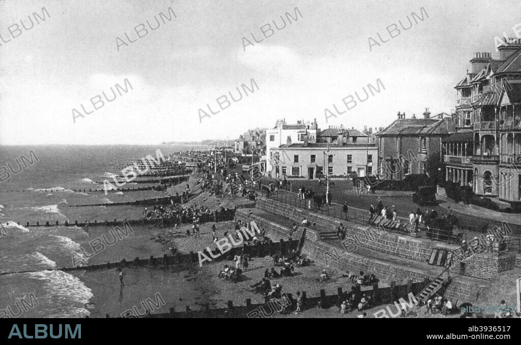 Bognor Regis, West  Sussex, c1900s-c1920s. Looking west.