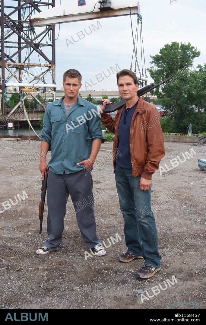 PATRICK SWAYZE and TRAVIS FIMMEL in THE BEAST, 2009 (BEAST, THE-TV), directed by VINCENT ANGELL and WILLIAM ROTKO. Copyright Sony Pictures Television. episodio 1.
