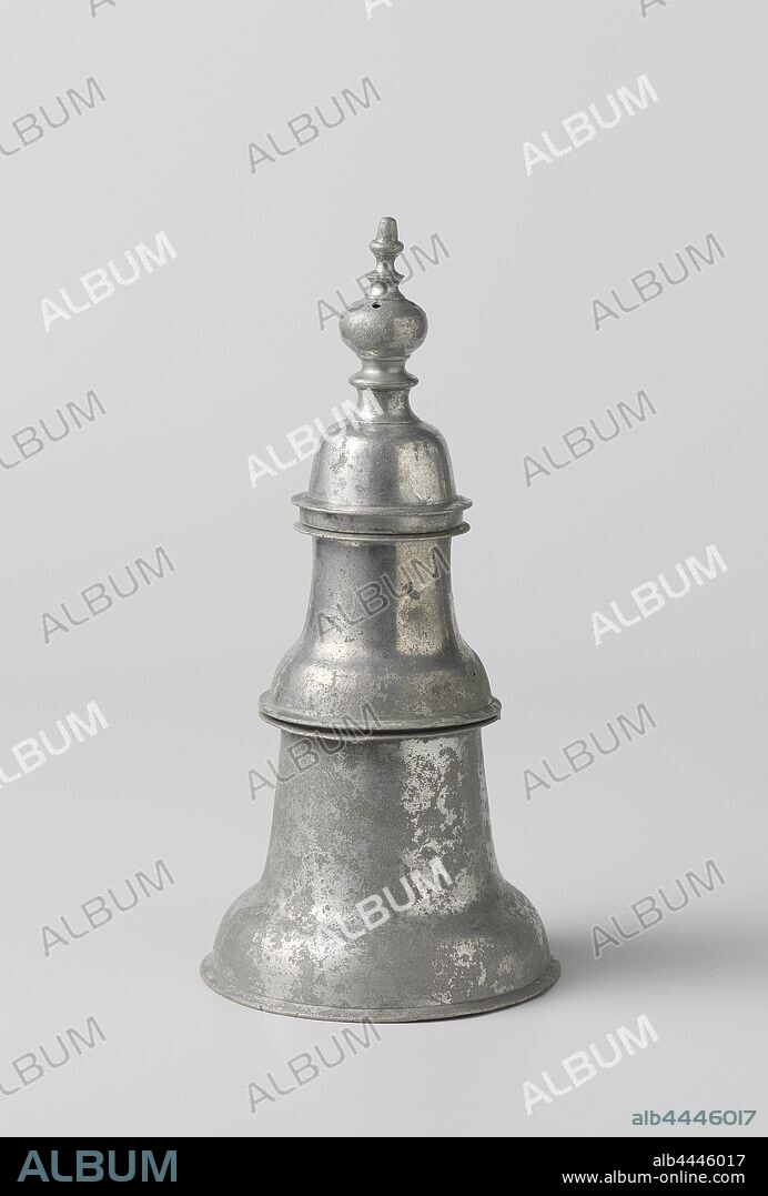 Merchandise Tin salt container, three-part, cylindrical with an elongated bell shape, Tin salt container, cylindrical with an elongated bell shape. The two lower parts have a cavity on the top for salt or herbs. On the middle part fits an onion-shaped lid with a round ball that ends in a peak and which has four holes. This part could probably have been unscrewed originally. The bottom of this consists of a tin plate. Traces of silvering are visible, Nova Zembla, Behouden Huys, Willem Barendsz, Jacob van Heemskerck, anonymous, England (possibly), c. 1590 - c. 1596, tin (metal), soldering, h 22.4 cm d 4.5 cm d 7 cm d 10.5 cm.