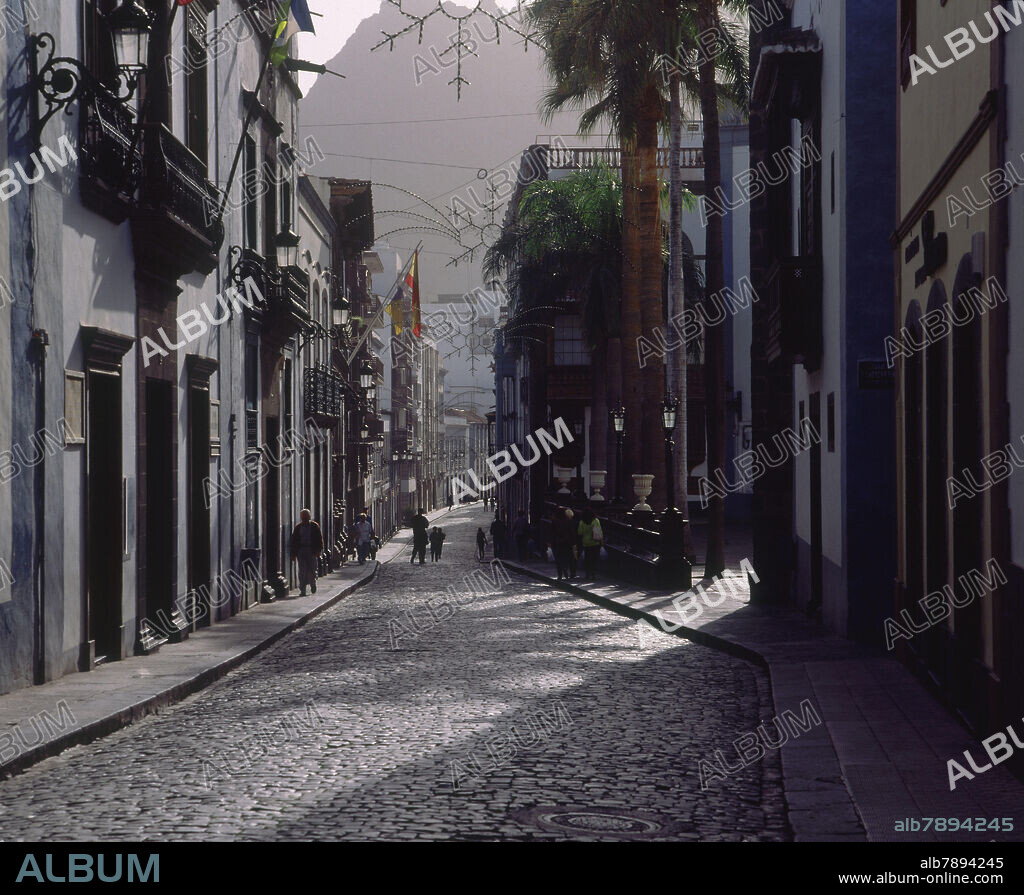 CALLE DE ANSELMO PEREZ DE BRITO - EMPEDRADO - FOTO AÑOS 90.