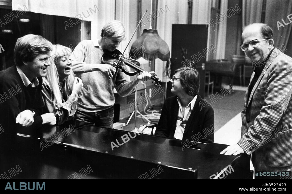 Göteborg 1980-09-25. Galenskaparna och Curt-Erik Holmquist ska starta en ny radioserie producerad av Bengan Wittström t.h *** Local Caption *** GP Foto: Siv Johnson. KAMERAREPORTAGE.