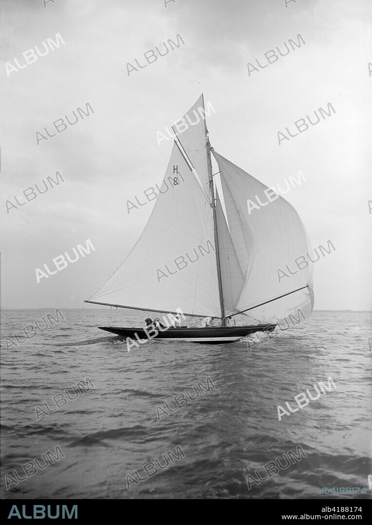 The gaff rigged 8 Metre 'Spero' sailing with spinnaker, 1912.