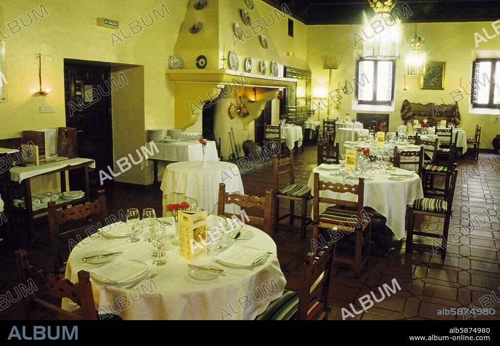 Alcalá Henares, Parador Nacional; comedor.