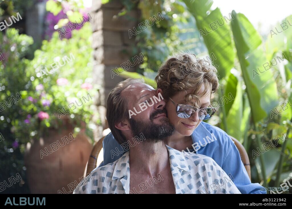 RALPH FIENNES and TILDA SWINTON in A BIGGER SPLASH, 2015, directed by LUCA GUADAGNINO. Copyright FRENESY COMPANY.