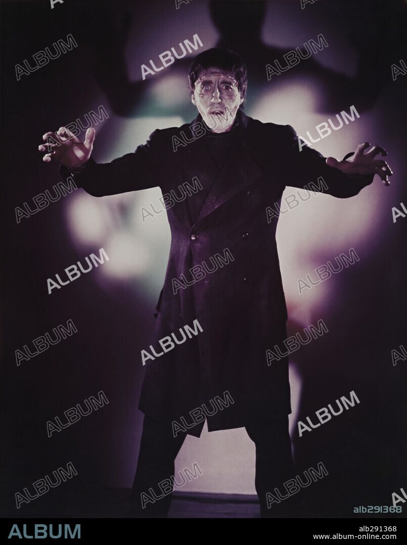 CHRISTOPHER LEE in THE CURSE OF FRANKENSTEIN, 1957, directed by TERENCE FISHER. Copyright HAMMER FILM PRODUCTIONS.