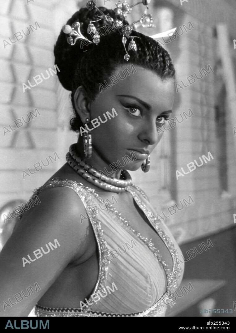SOPHIA LOREN in AIDA, 1953, directed by CLEMENTE FRACASSI. Copyright OSCAR FILM.