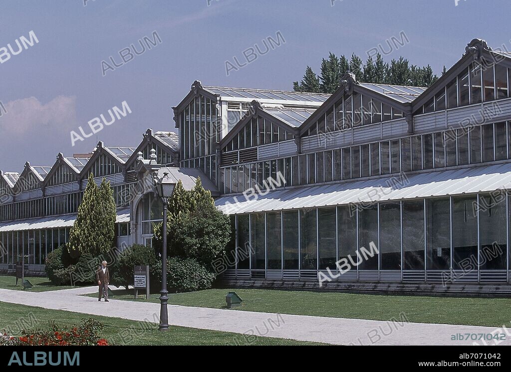 LUIS BELLIDO GONZÁLEZ. EDIFICIO ACRISTALADO CONSTRUIDO EN LOS AÑOS 30 - NAVE DEL ANTIGUO MATADERO MUNICIPAL.