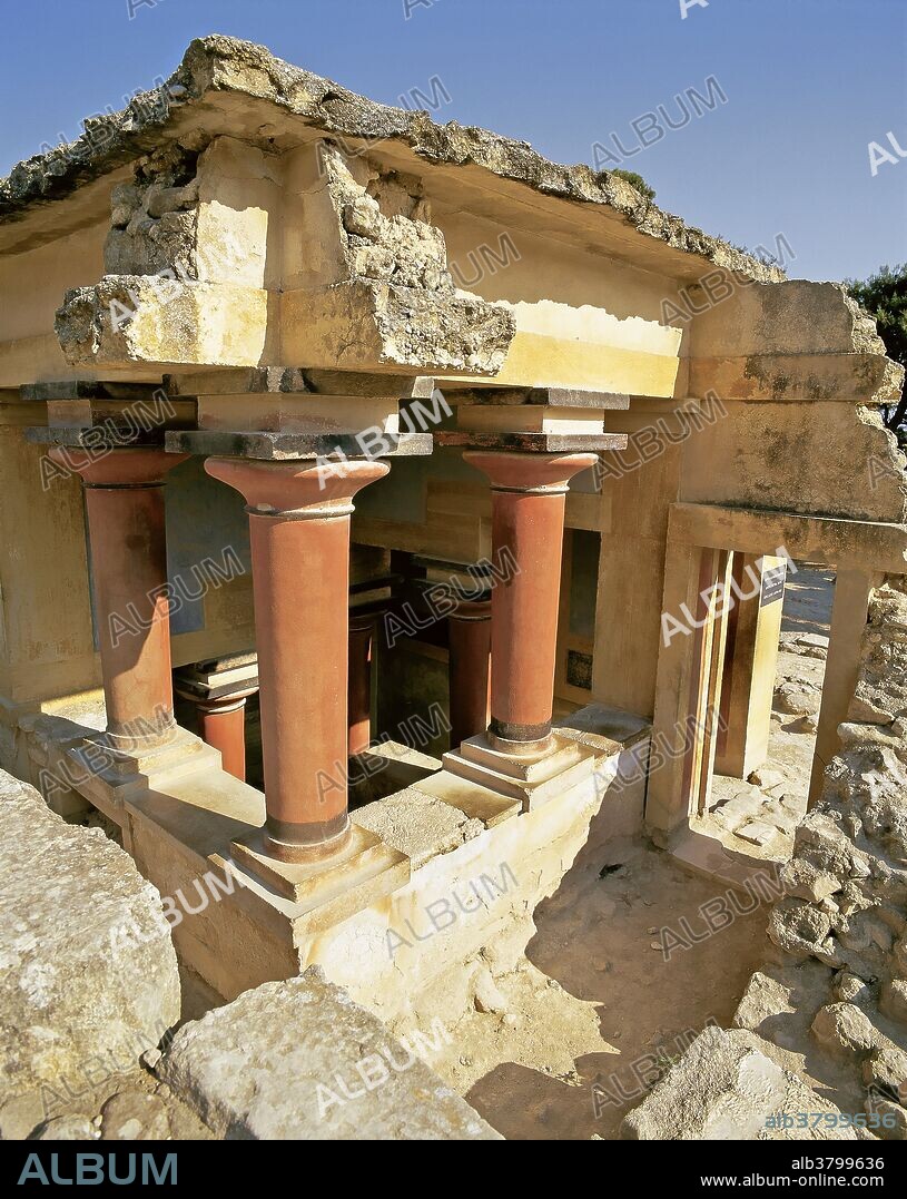 Ruins of the Lustral Basin in Knossos Palace, first build around 1900 B.C. as the capital of Minoan Crete, uncovered and partly reconstructed by British archaeologist Sir Arthur Evans in the early 20th century.
