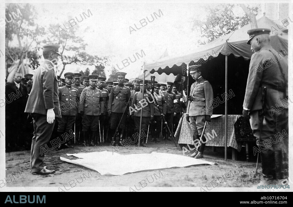 [ 1920s Japan - Japanese Emperor Hirohito ] Emperor Showa (Hirohito) observes maneuvers (, daienshuu) of the Imperial Guard. From a private photo album of a member of the Japanese Imperial Guard (, Konoe Shidan) who served between 1928 (Showa 3) and 1930 (Showa 5). 20th century gelatin silver print.