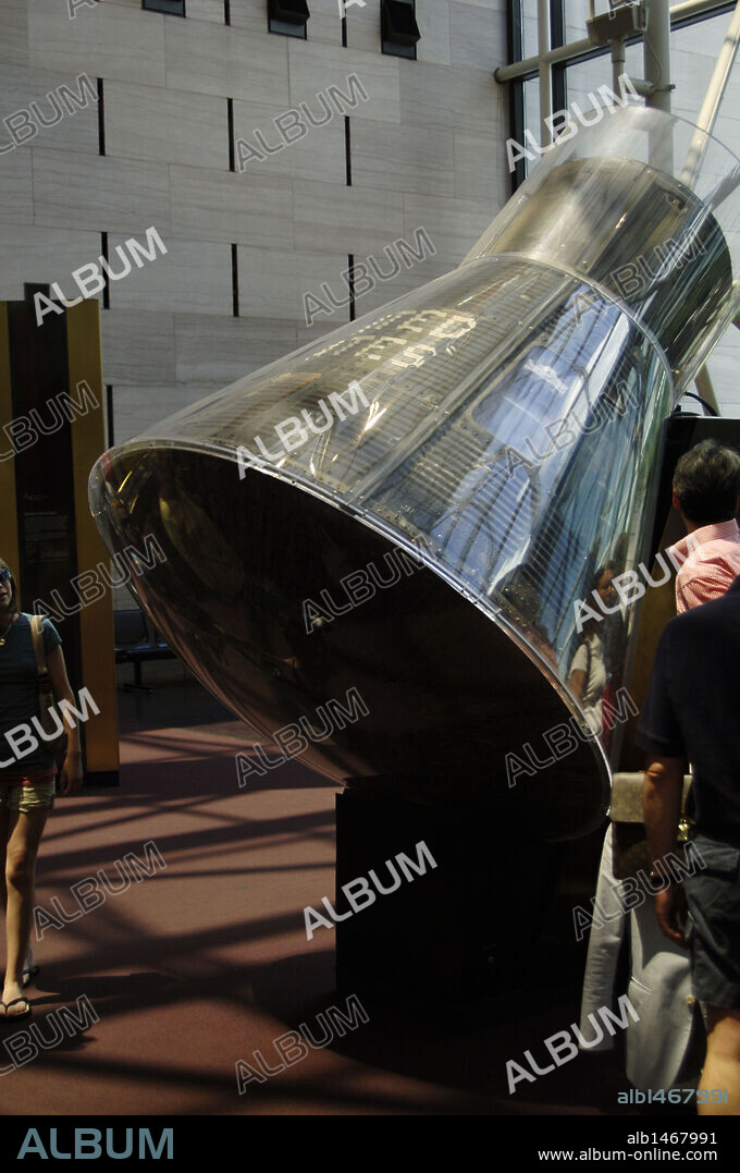 Mercury "Friendship 7" spacecraft in which the astronaut John H. Glenn Jr. became the first American to orbit the Earth (february 20, 1962). National Air & Space Museum. Washington D.C. United States.