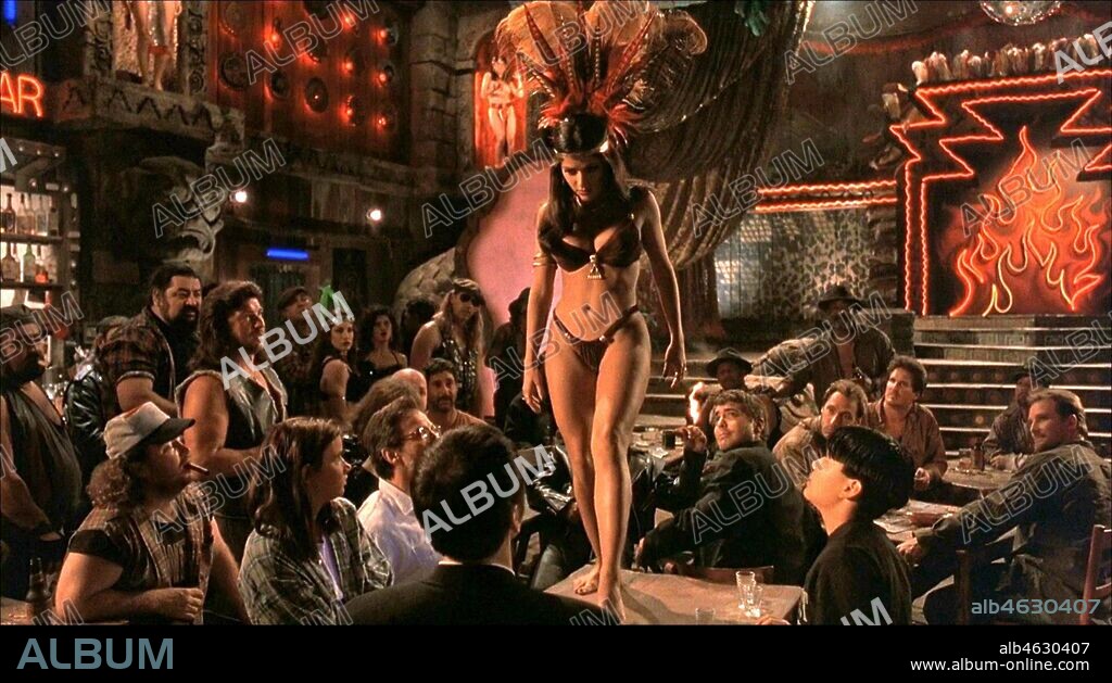 SALMA HAYEK en ABIERTO HASTA EL AMANECER, 1996 (FROM DUSK TILL DAWN), dirigida por ROBERT RODRIGUEZ. Copyright MIRAMAX FILMS.