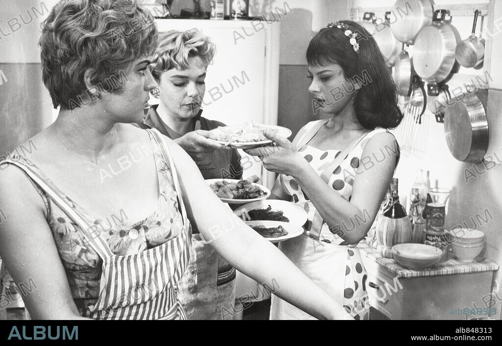 GINA ROVERE, SANDRA MILO and SIMONE SIGNORET in ADUA E LE COMPAGNE, 1960, directed by ANTONIO PIETRANGELI. Copyright ZEBRA FILMS.