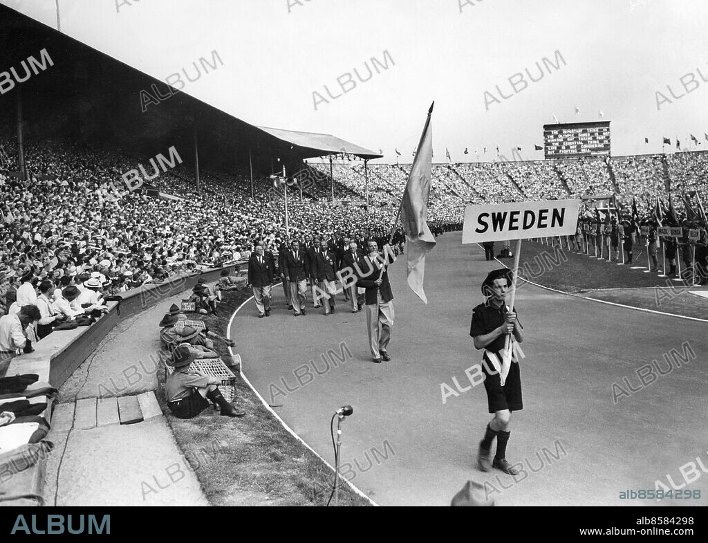 STORBRITANNIEN LONDON 19480729.. Den svenska truppen tågar in på