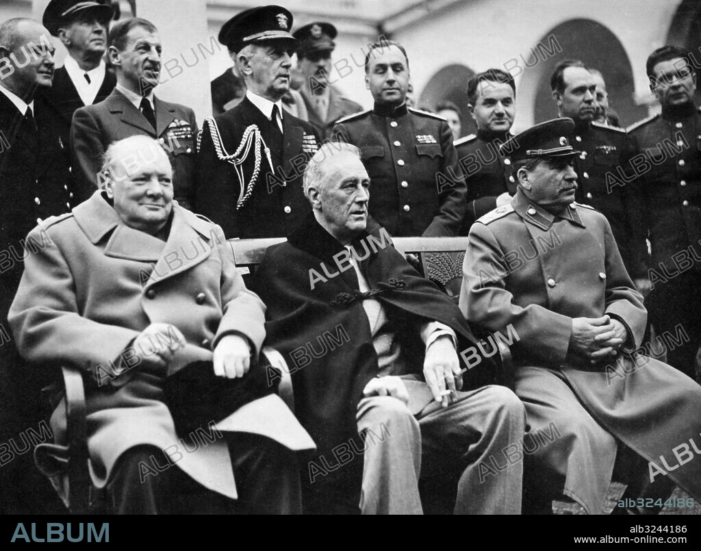 Utan bildtext. Anm. Konferens mellan Roosevelt, Churchill och Stalin i Jalta på Krim 4-11 februari 1945. Där beslutades bl a om gränsdragningen i Europa efter segern. Krimkonferensen Se även XAF664 CD76 persons: FRANKLIN D ROOSEVELT;JOSEF STALIN;WINSTON CHURCHILL sites: JALTA;SOVJETUNIONEN;STORBRITANNIEN*;USA* PhotoDate:1945-02-??.