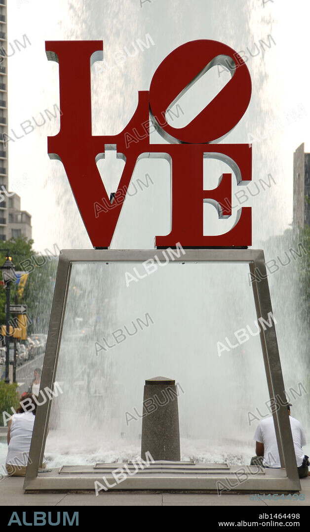 ARTE S. XX. ESTADOS UNIDOS. ROBERT INDIANA (n.1928). Artista estadounidense, vinculado al Pop Art. "LOVE". Escultura en la Plaza JFK. FILADELFIA (PHILADELPHIA). Estado de Pensilvania.