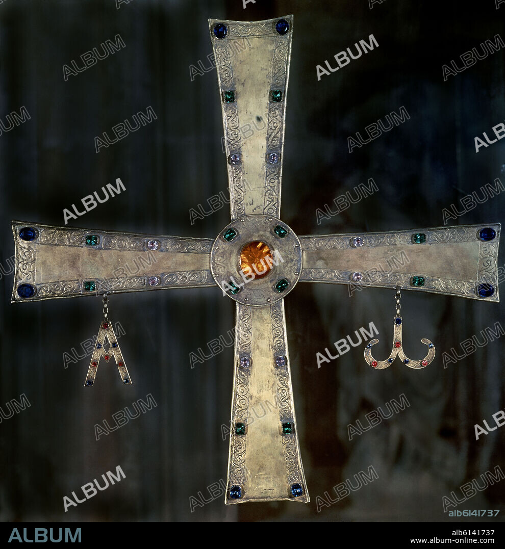 CRUZ DE SANTIAGO DE PEÑALBA - MOZARABE SIGLO X - REALIZADA CON AZOFAR (COBRE/CINC).