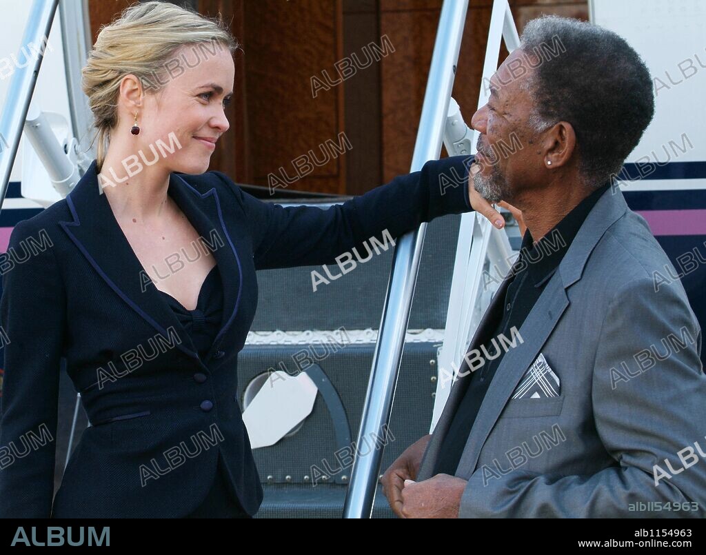 MORGAN FREEMAN and RADHA MITCHELL in THICK AS THIEVES, 2009, directed by MIMI LEDER. Copyright MILLENNIUM FILMS.