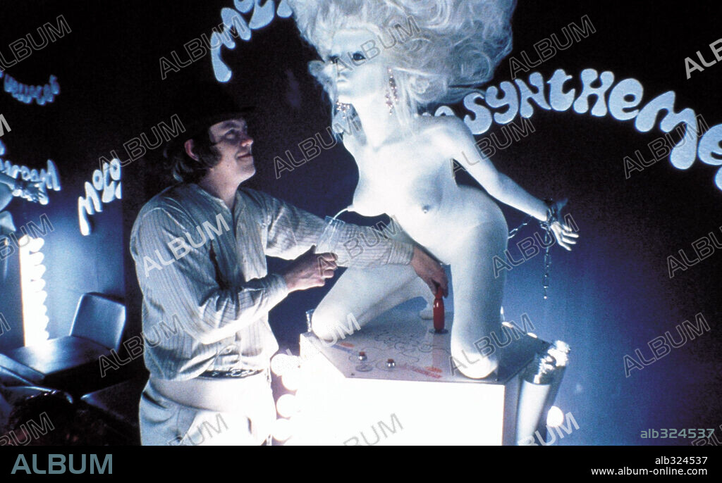 MALCOLM McDOWELL en LA NARANJA MECÁNICA, 1971 (A CLOCKWORK ORANGE), dirigida por STANLEY KUBRICK. Copyright WARNER BROS. PICTURES.