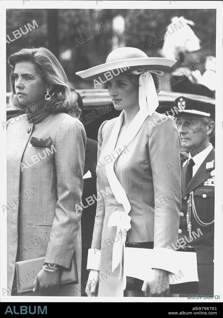 20 abril 1987. Los Príncipes de Gales, en Madrid. En la Imagen, la Princesa diana  con la Infanta Cristina en el palacio de el pardo tras su Llegada.